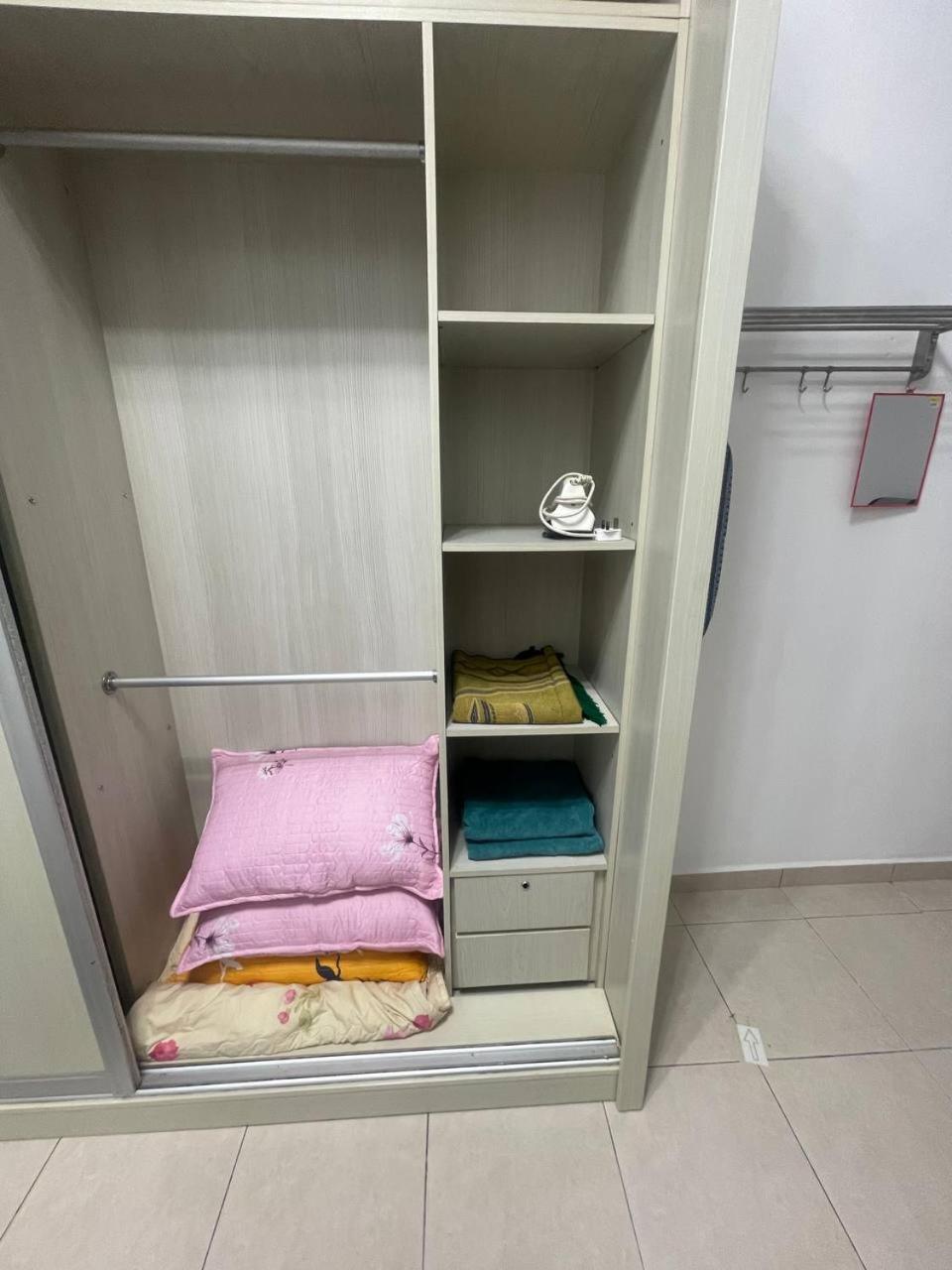 Three Bedroom Tarraced House - Rainahomestay Holiday home
