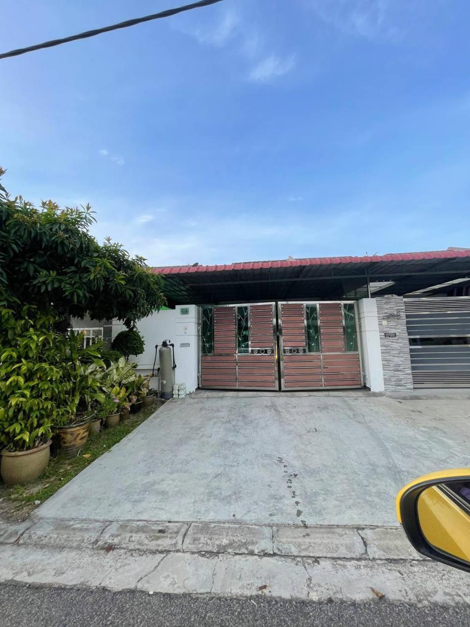 Three Bedroom Tarraced House - Rainahomestay * Pasir Gudang