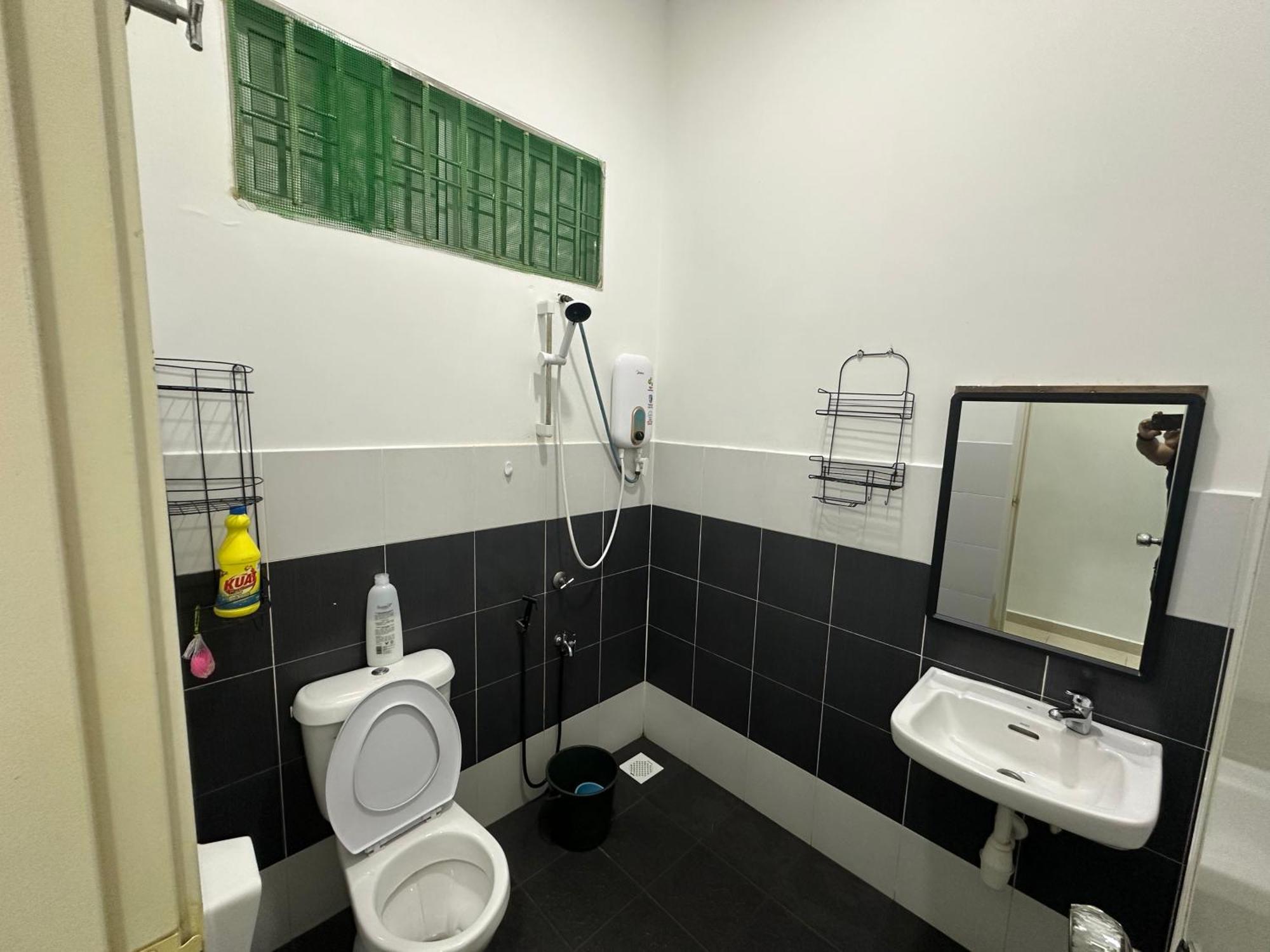 Three Bedroom Tarraced House - Rainahomestay Pasir Gudang